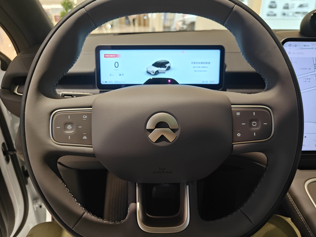 老车主别哭，我们去众筹升级一下本来只是去商场买个菜，结果路过牛屋看到新款ES6