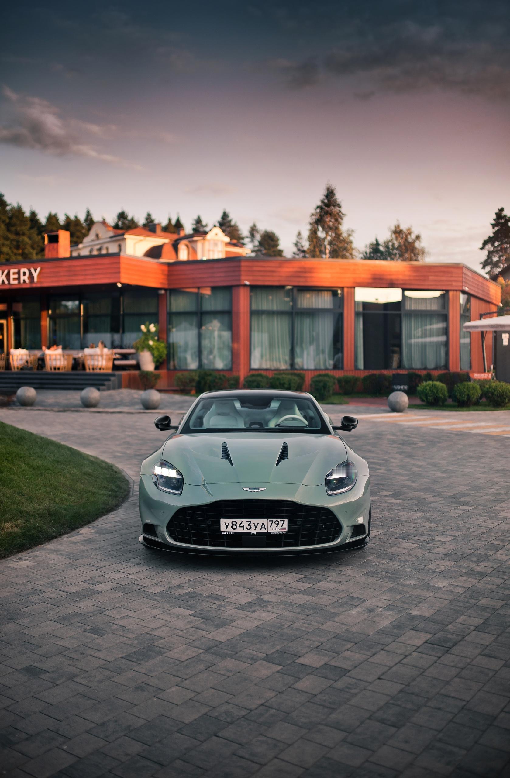 AstonMartinVanquish（byIvanOrlov）asto