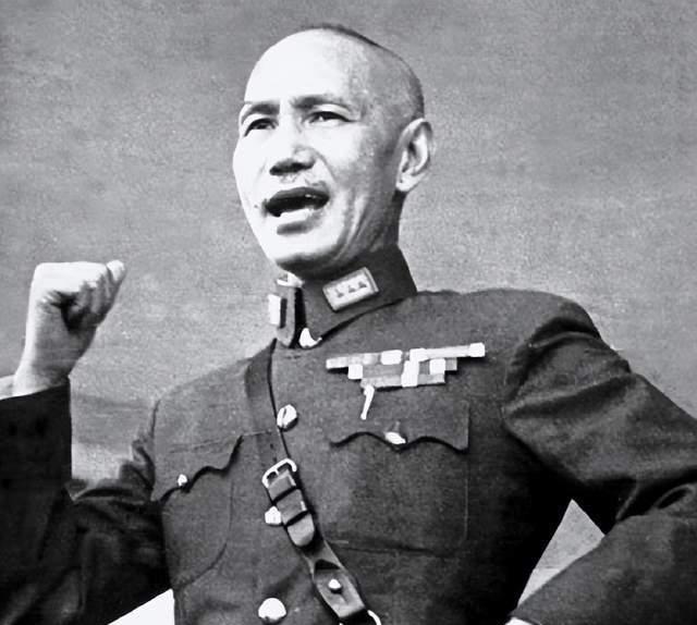 蒋介石败退台湾都带走了什么？孔德成，1920年出生在山东曲阜孔府，是孔子第77
