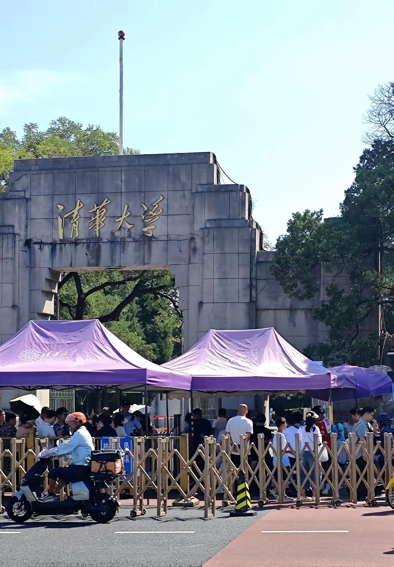 外地人到了北京，都想去北大清华参观参观。我突然想起来一个问题：有多少北京人去过北