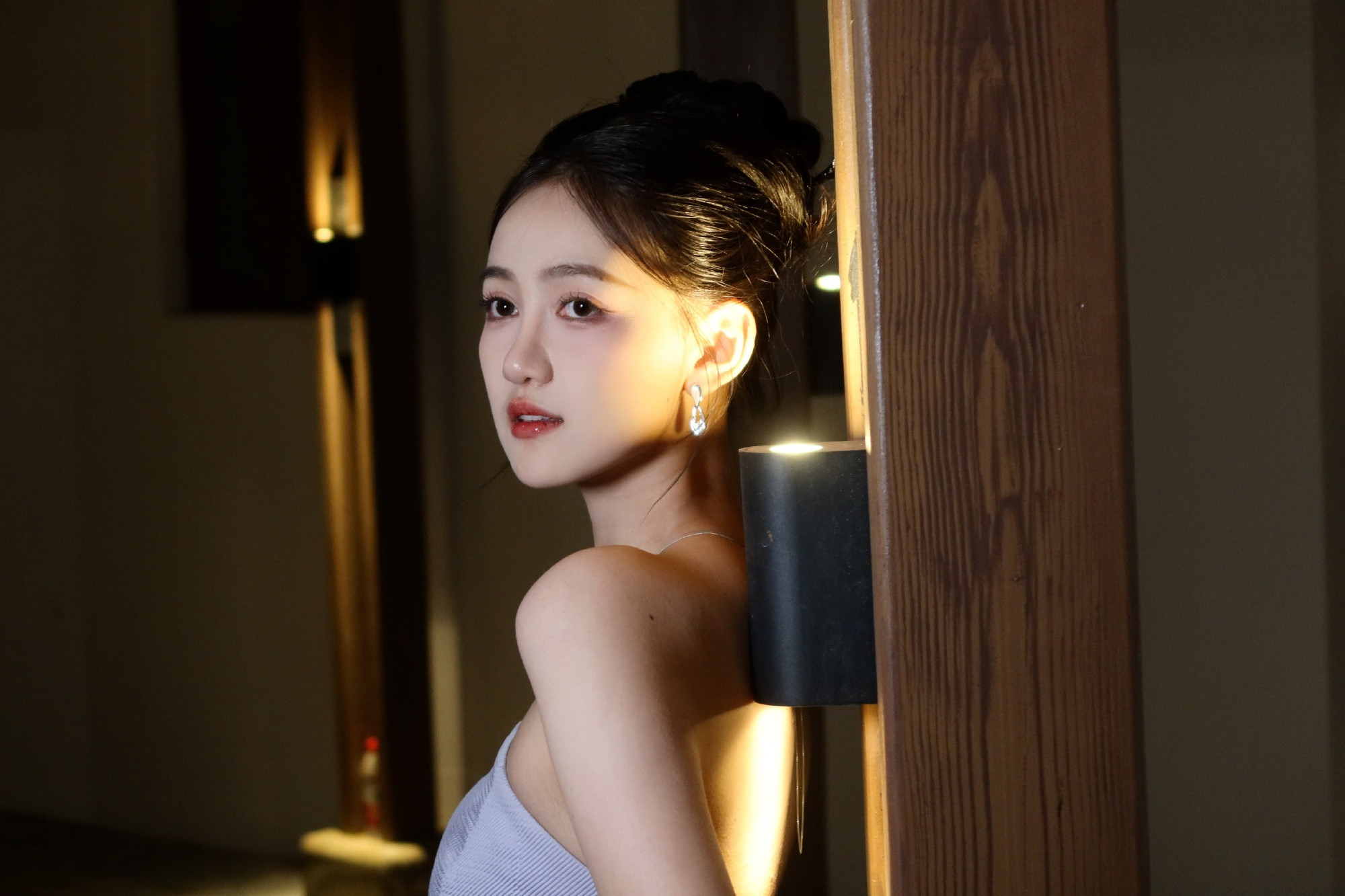 马萱姐姐：烟雨江南，灯下轻舞。主持人马萱