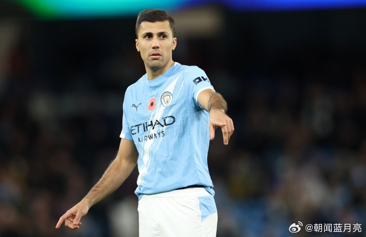 曼城马卡电台援引转会名记莫雷托的报道称，曼城后腰罗德里已经进入了皇马的引援名单