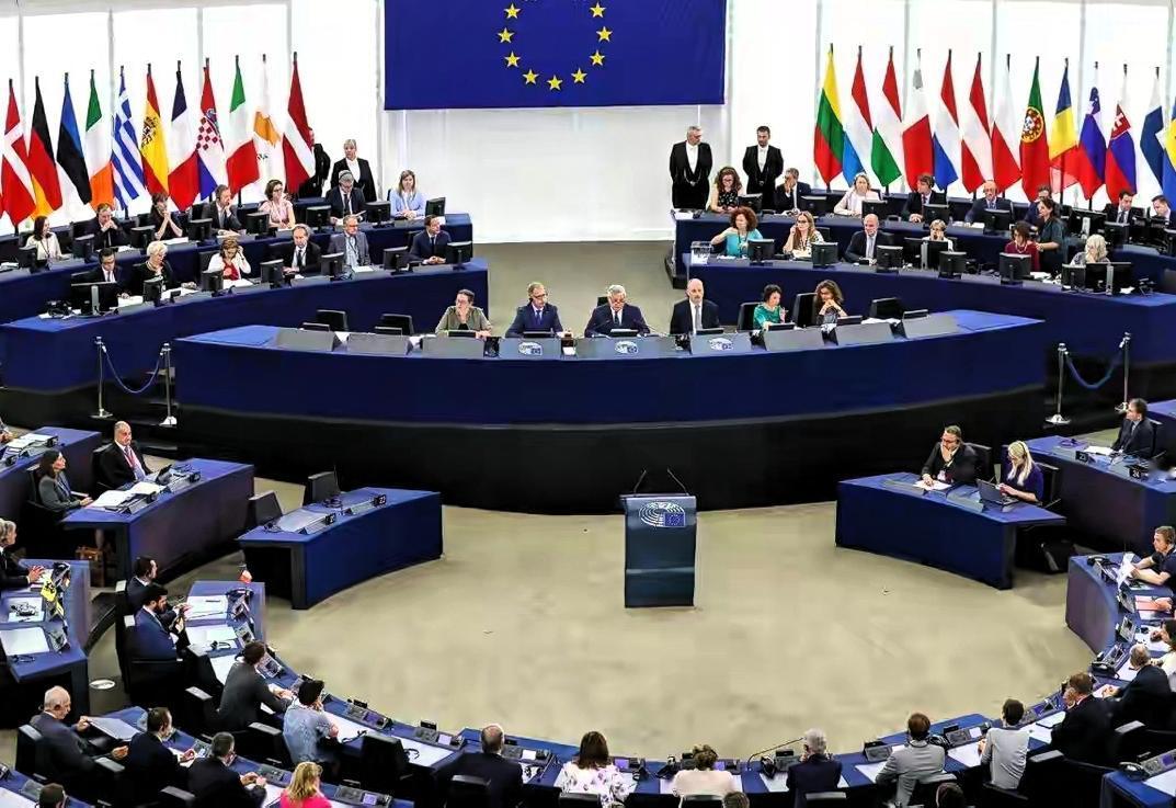 欧盟对华政策彻底吵翻，到底亲华还是反华，27国内部分裂成21:6的对立局面，矛盾