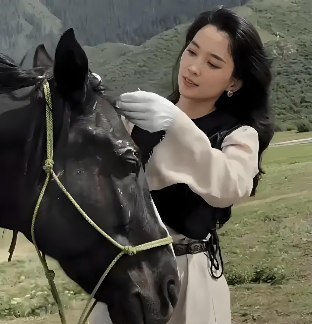 森林北：藏在独特气质里的“氛围感女神”提到森林北，最先让人想起的，从不是千篇