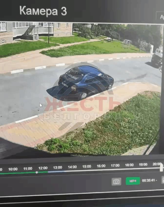 还有一架无人机坠落在一栋住宅楼的屋顶，另一架袭击了车厢维修车间。