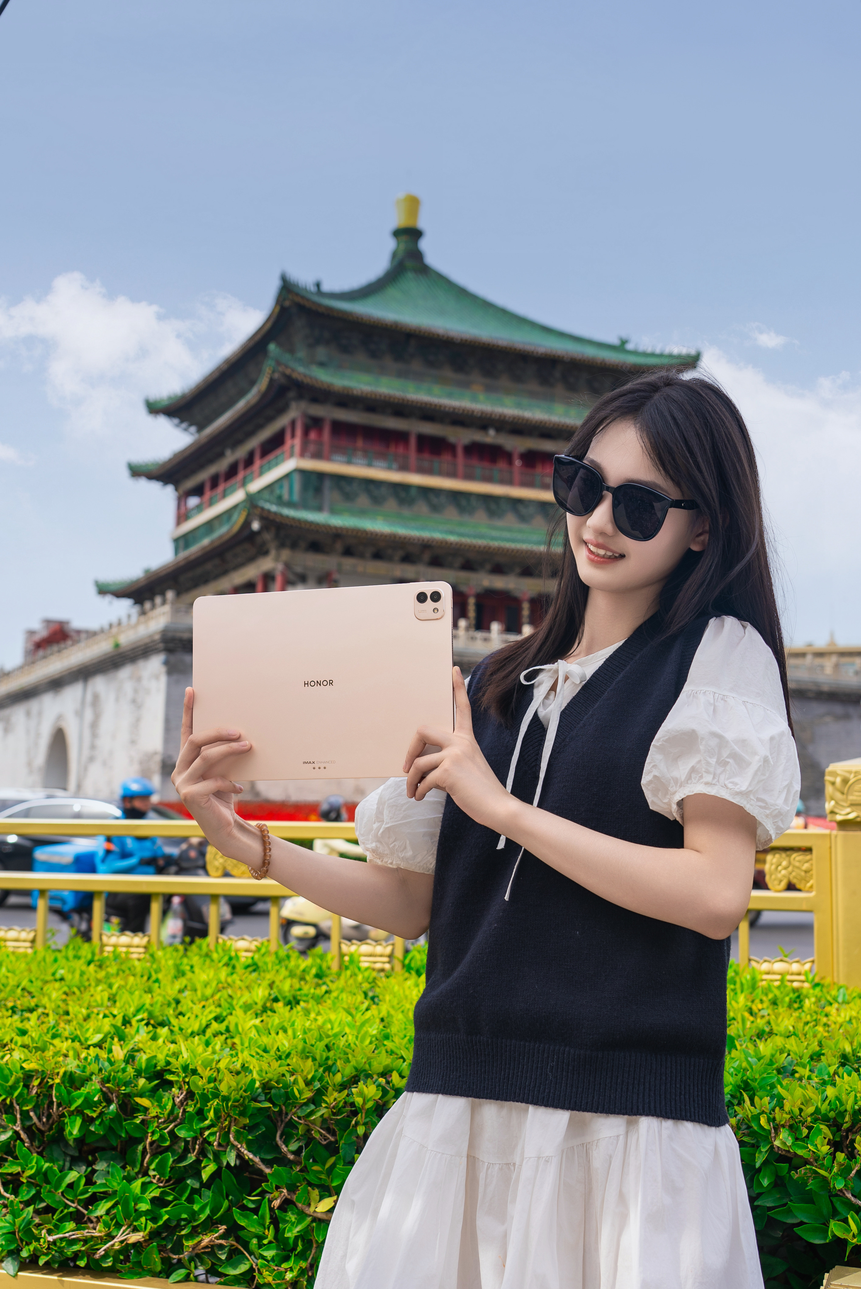 全新的荣耀平板MagicPad3即将发布，代号“长安”，我们带着浮光金配色打卡