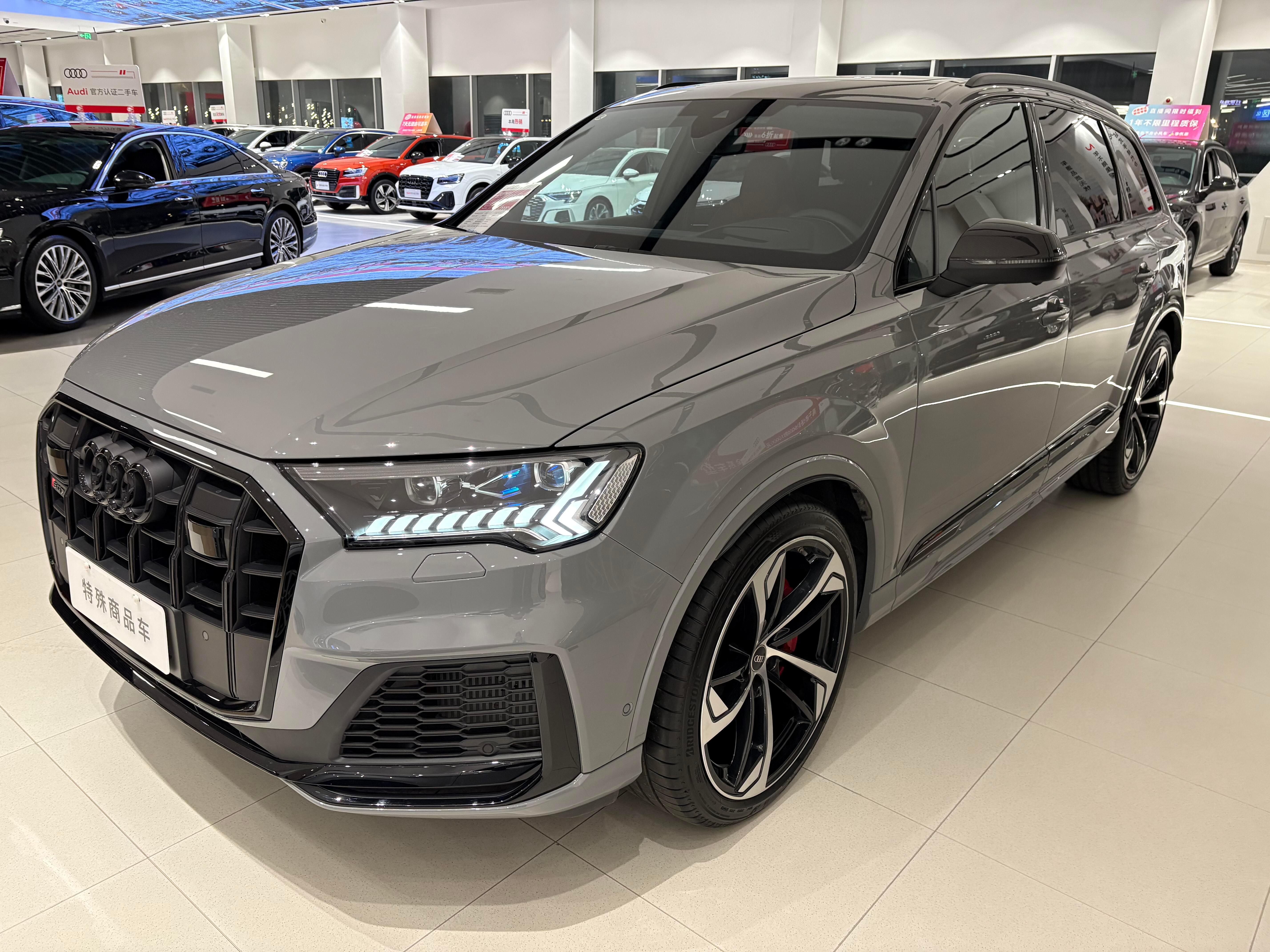 奥迪SQ74.0TFSI猛兽507匹马力大V8全车原漆5800㎞矩阵式激光大