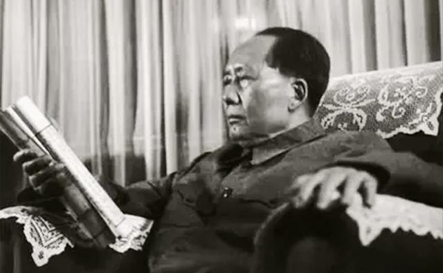 76年杨开智托人给主席送信，主席激动落泪，他是我哥哥，我要见他秋意浸染的清晨