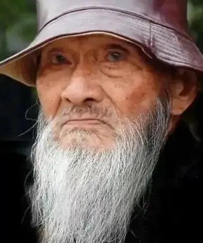 1995年，“中国长寿之王”龚来发去世，终身未娶活到133岁，匪夷所思的是，他有