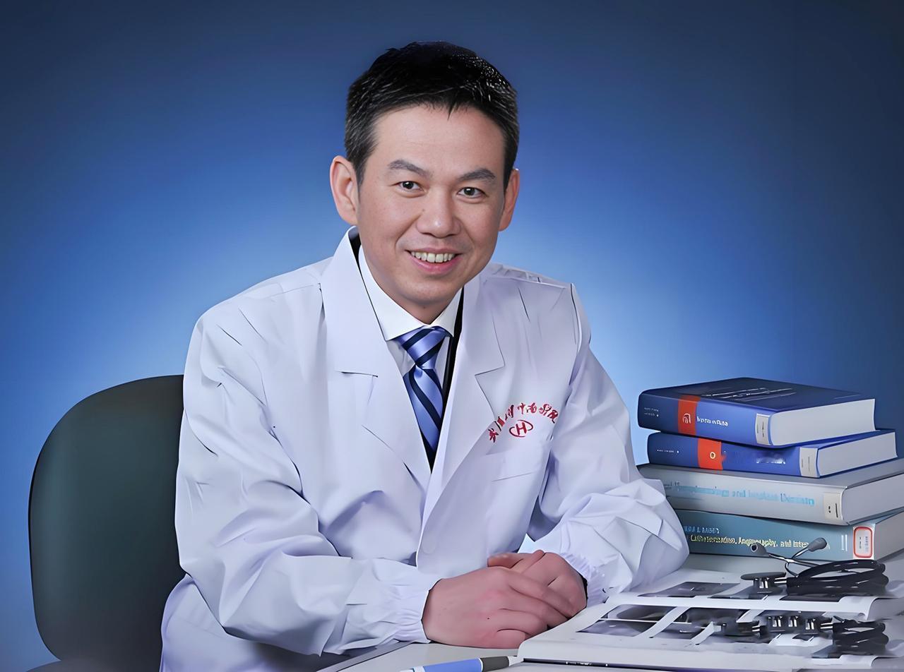 同学是在武汉大学中南医院工作，今天听说他们医院的王院长上了热搜。同学说难以置信，