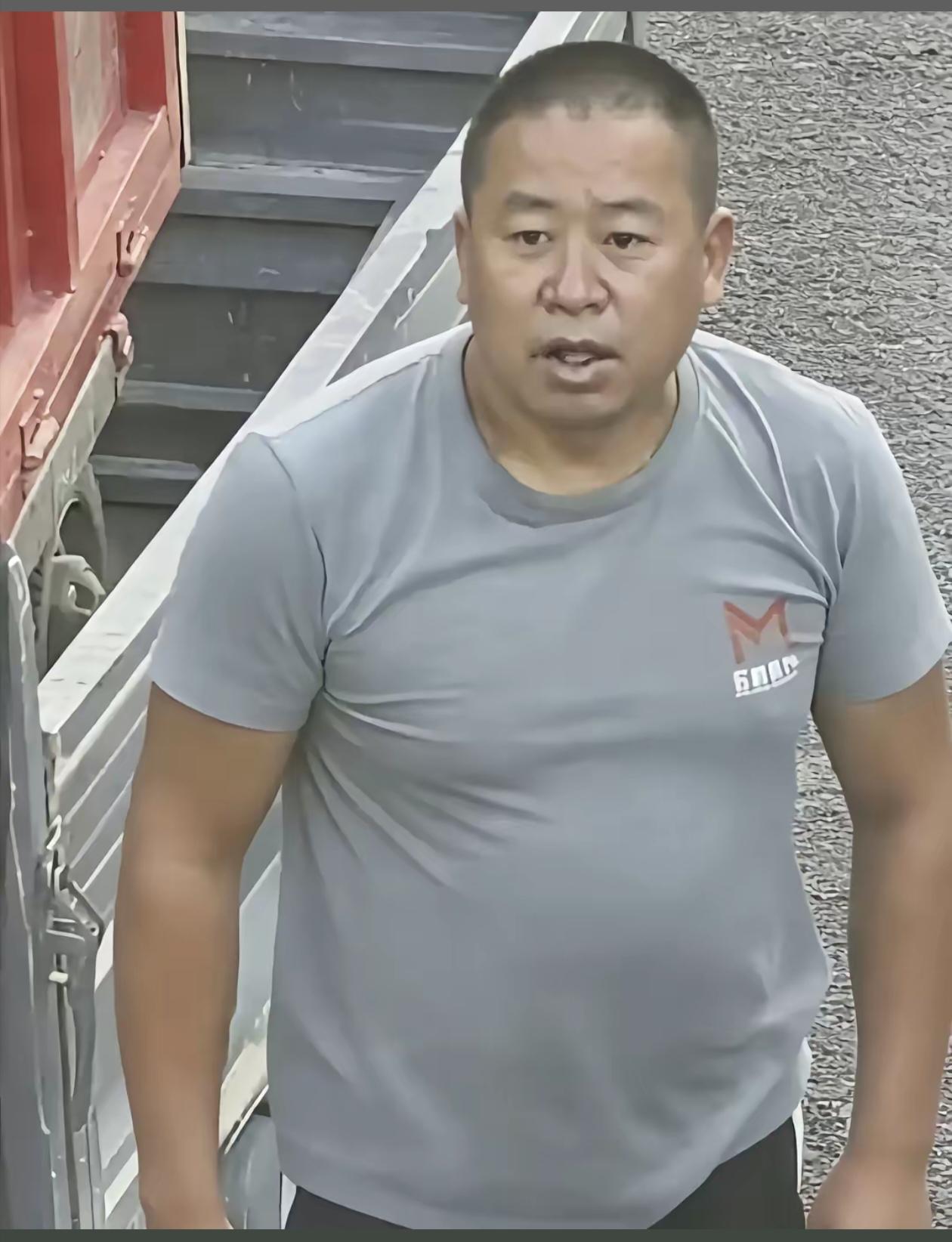 夏某已经逃走8天了，他还躲在玉米地里吗？面对拉网式的搜捕，他又能藏到何处呢？如此