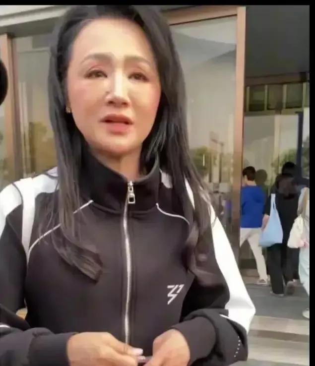 我敢说现在全网最被打脸的就是曹颖了不是因为她患病后依然带货，也不是因为她没有
