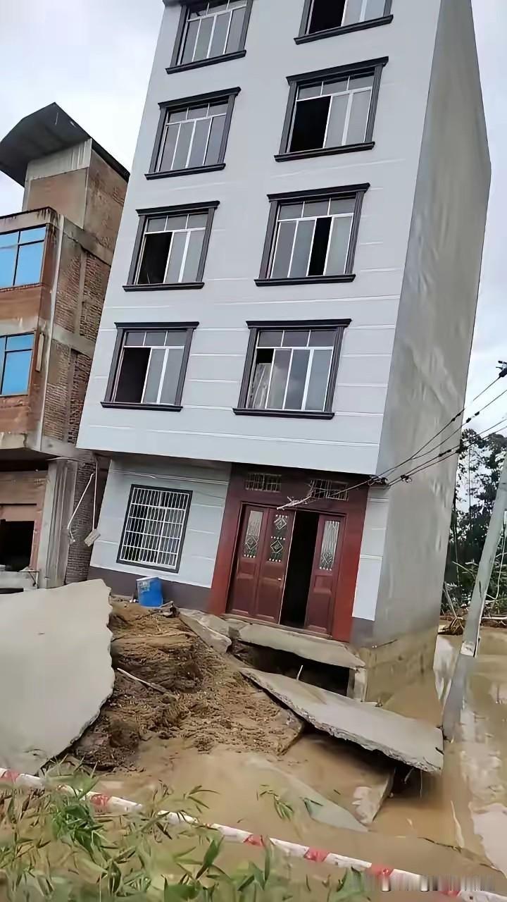 房子明显歪了，像这种情况还有办法补救吗？