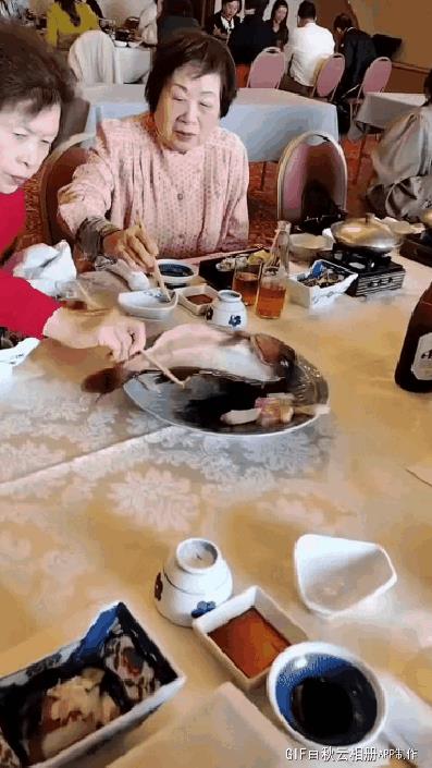 服务员，服务员，这道菜要跑了