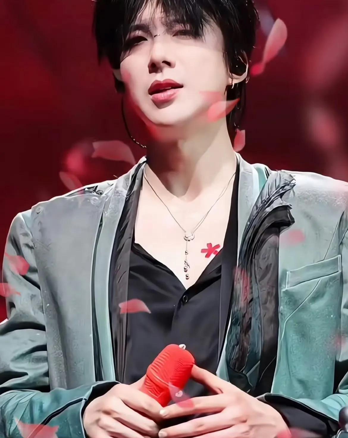 #送你一朵小红花#刘宇宁给啥舞台咱端什么碗#当刘宇宁的声音裹着月光落在舞台上