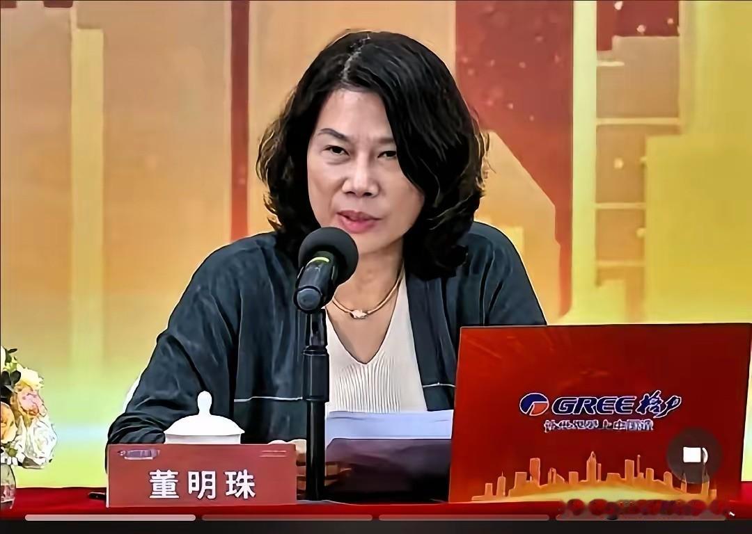 国安部这波通报，真的看得人后背发凉！纽扣里藏微型摄像头，箱包把手里嵌有GPS，