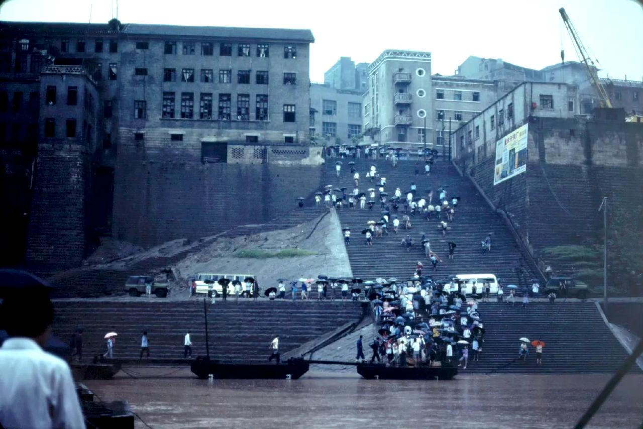 长江边，万县，1980年摄。​​​