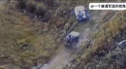 俄罗斯方面公布了一段视频，画面显示一辆乌军装甲车在逃窜时将己方士兵活生生地碾压过