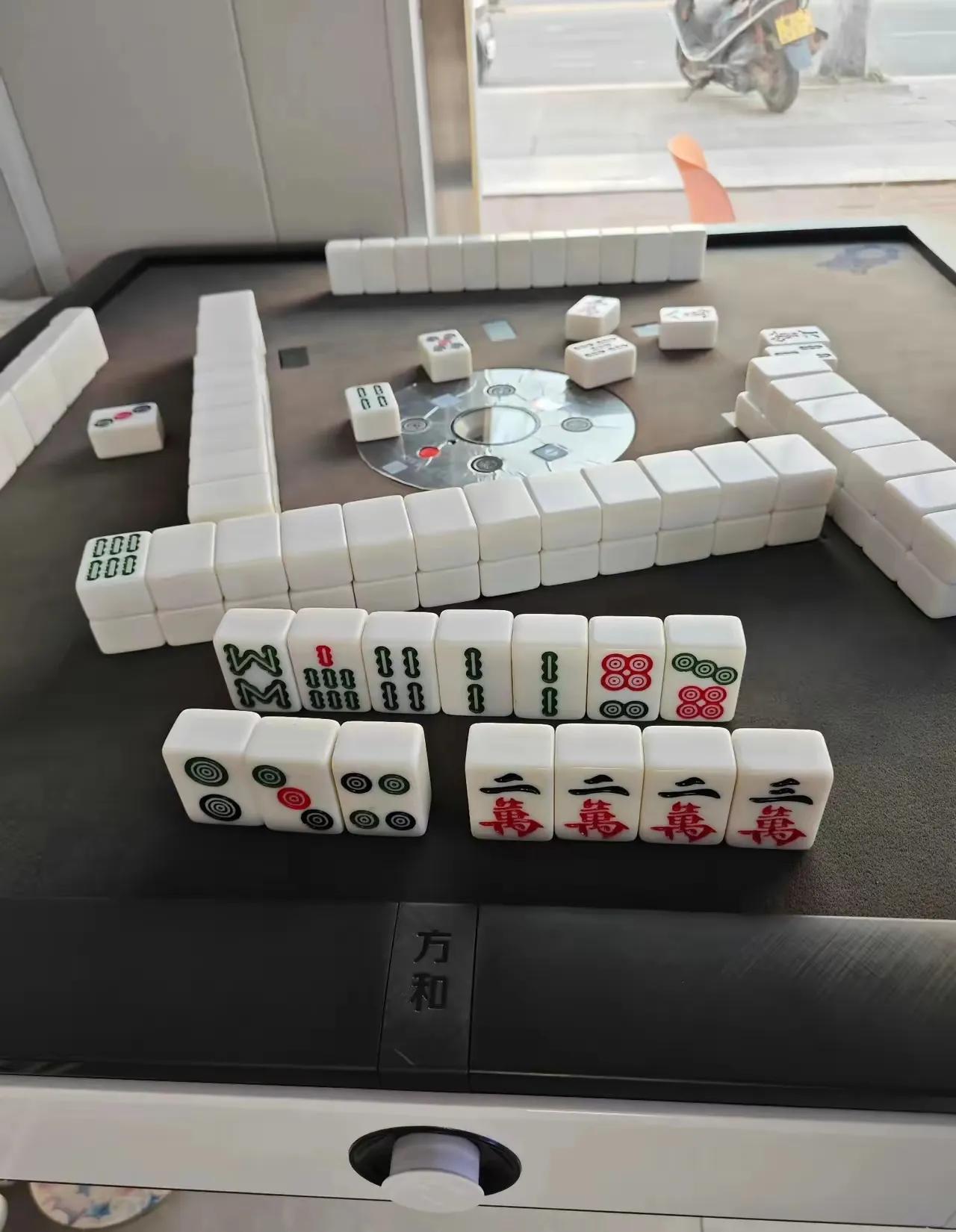 这牌有其只有一种打法，就是打四条，你觉得对吗麻将出牌策略放个牌