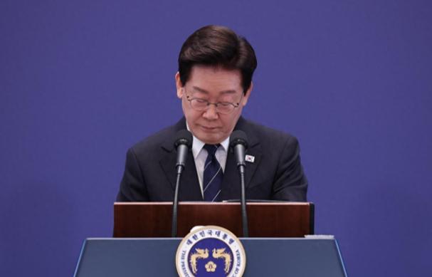 你敢信吗？韩国政坛上演一出极具反差的大戏！平时把“抱紧美国同盟”挂嘴边，动不