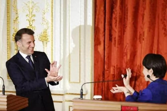 马克龙想当“带头大哥”，跑遍日韩推销“第三阵营”，结果却扎心了！法国总统马克
