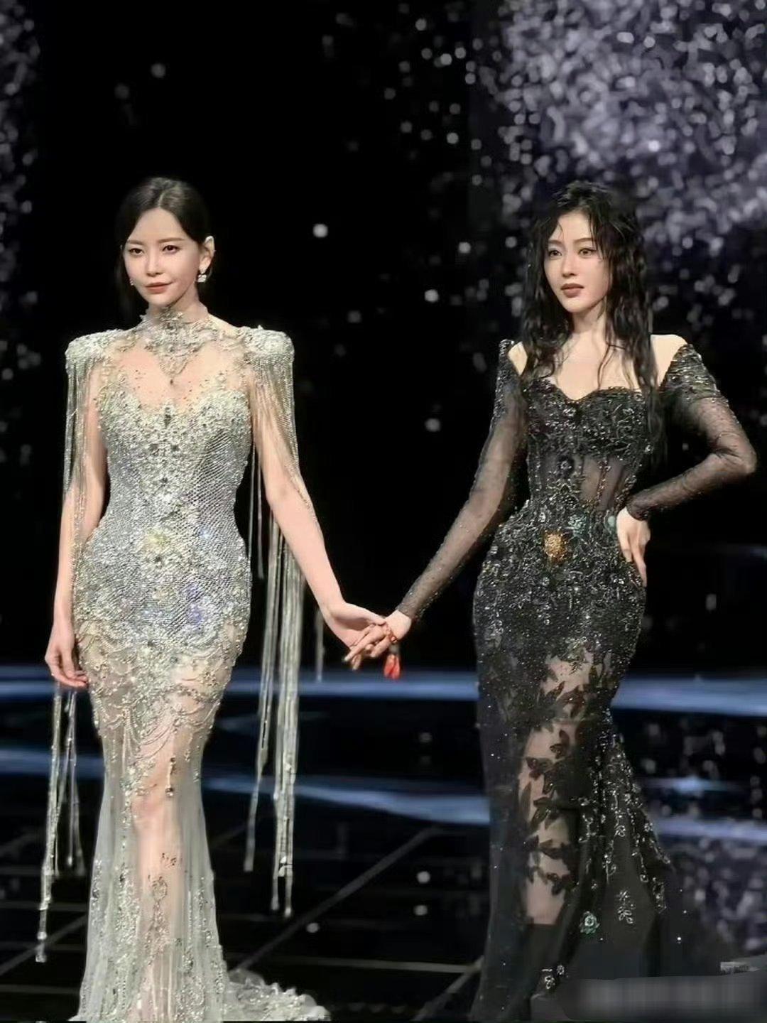 我的天，她们俩站一块好难选！大胯双绝，于文文和张天爱