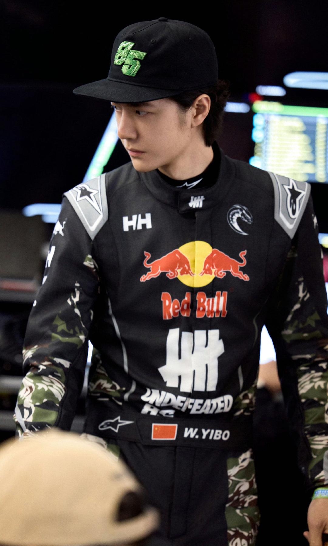 王一博与乐华续约必定是经过长时间博弈之后取得较为有利的条件。粉丝没必要失望。即使