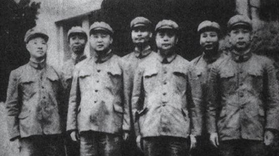 他在东海舰队干8年政委调离，调北海舰队任副政委，发生什么事？“1962年1月下