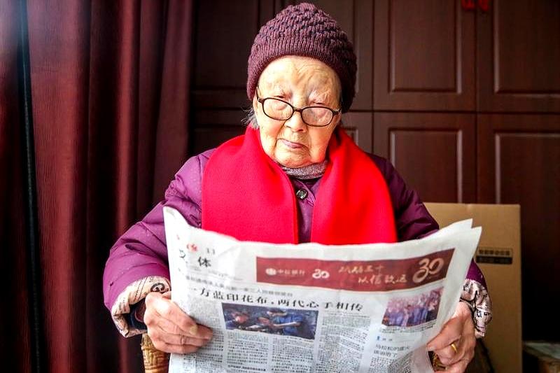 91岁的老伴在医院悄悄走了，全家人严防死守瞒着老爷子，结果老爷子清晨一句话，直接
