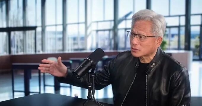 黄仁勋：“AI减少岗位”是胡说八道