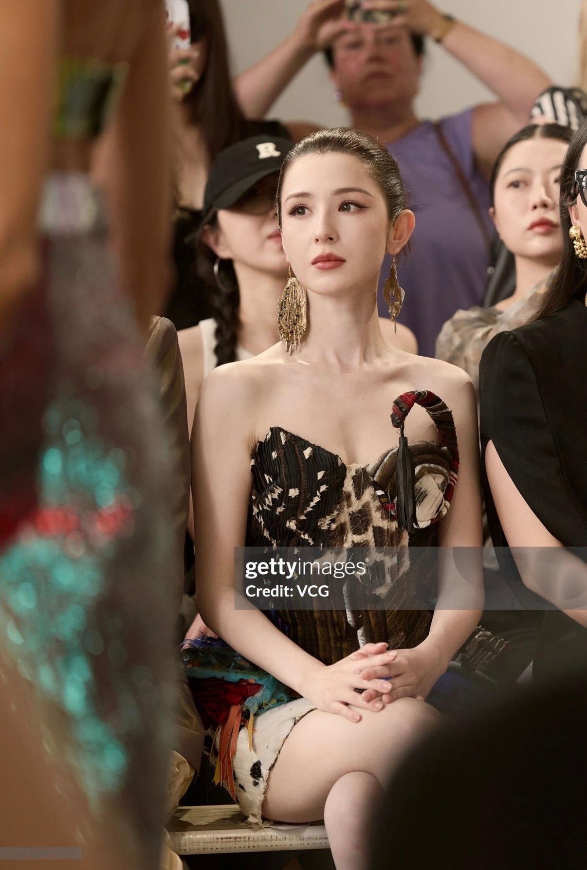 这是我女哈妮克孜的生图哇