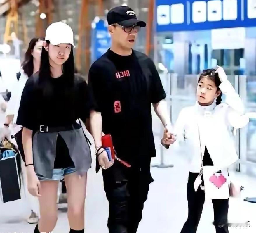 汪峰和章子怡离婚后孩子抚养权的事儿，最近又成了大家热议的焦点。起初，醒醒抚养权归