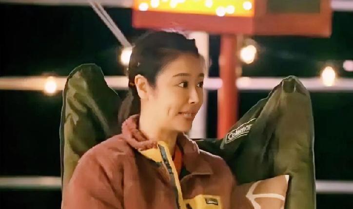 41岁剖腹产，半年腿抬不起来。堵奶疼到凌晨三点咬破枕头。这不是故事，是昨天隔