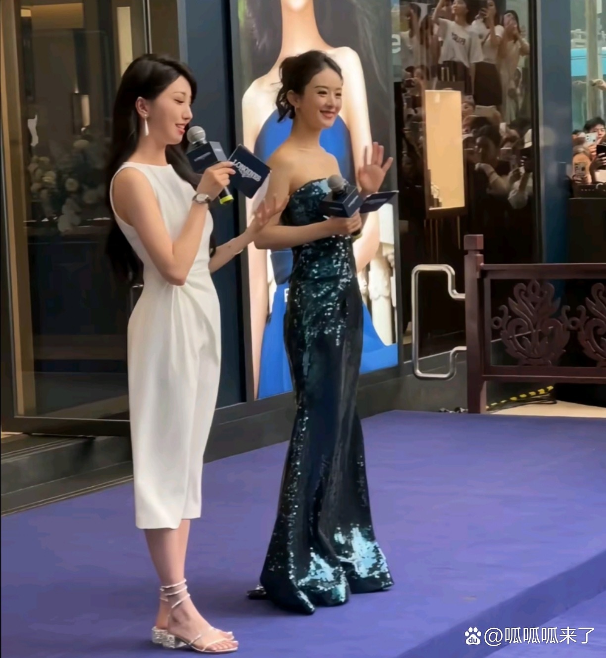 赵丽颖本人脸真的巨小，精致的五官都集中在小小的一张脸里，太美太好看了！