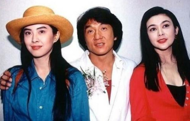 1992年，成龙带着王祖贤去喝酒，庆祝电影杀青，王祖贤在赌场被黑社会纠缠，成龙冲