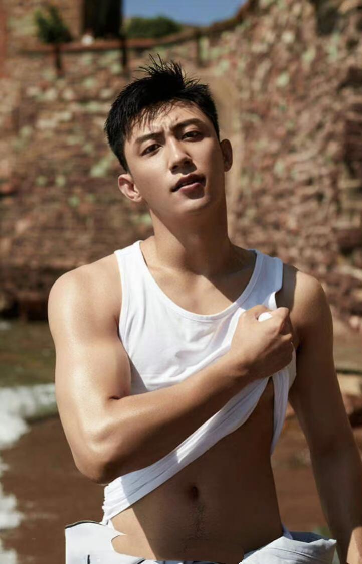 黄景瑜前妻深夜开撕， 时隔多年仍不放，前妻暗讽太扎心黄景瑜前妻王雨馨4月5日