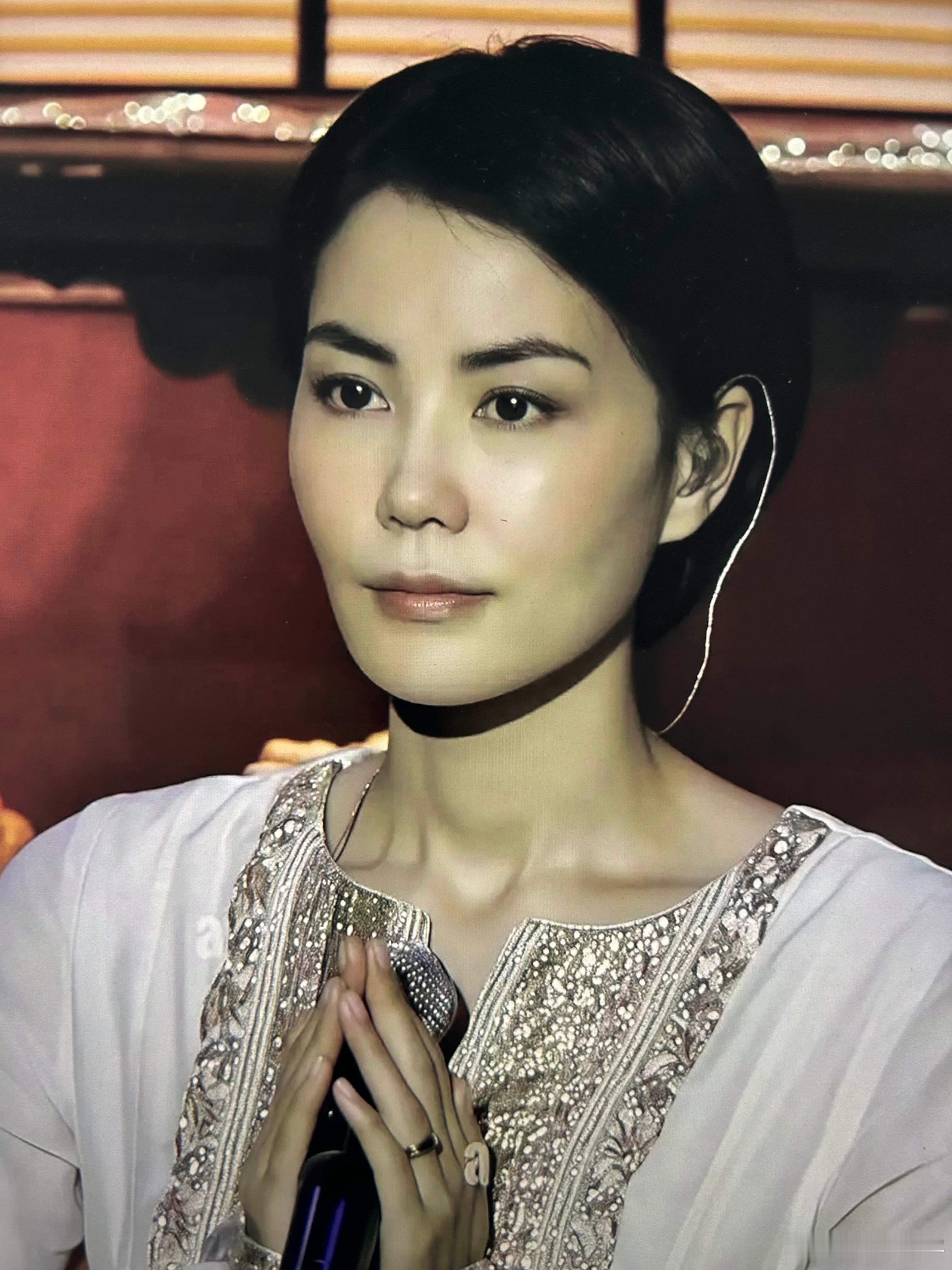 为什么王菲和谢霆锋在一起12年不生孩子？原因很简单，不是王菲已经不能生了，而