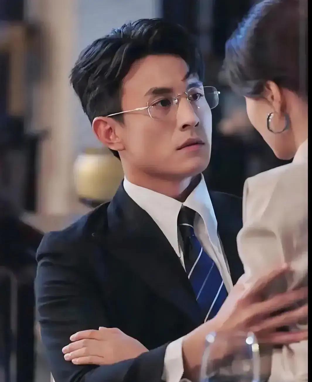 别的男星怕掉粉不敢认爱，他怕掉价所以不晒。刘萧旭把谈了两年多的医美女友，“