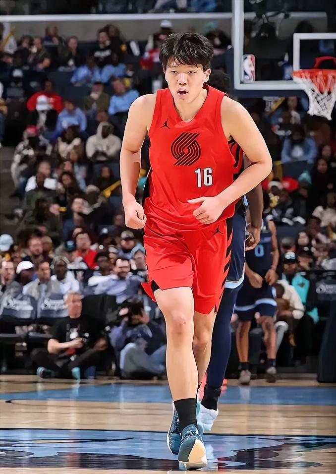 NBA常规赛，目前新秀表现如何呢？杨瀚森看上去，不是那么差……1.弗拉格出场