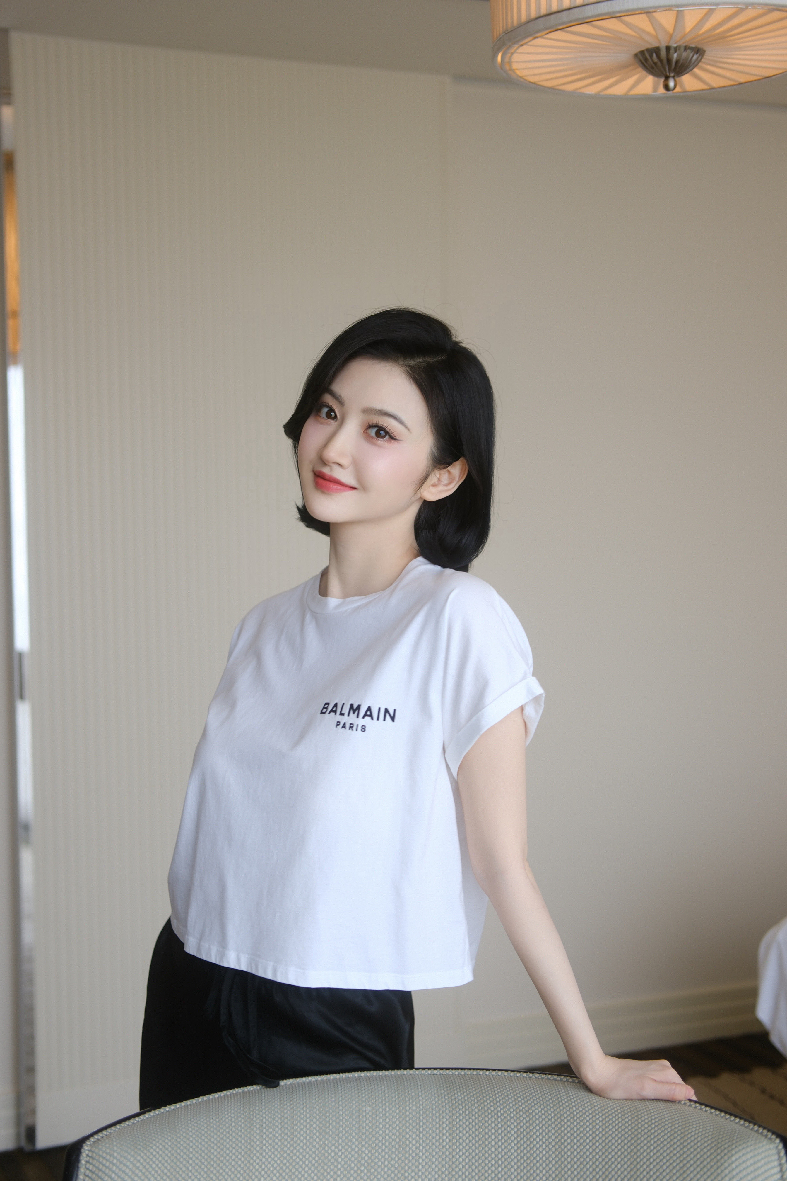 景甜休闲居家服，短发小白袜穿搭真甜​​​