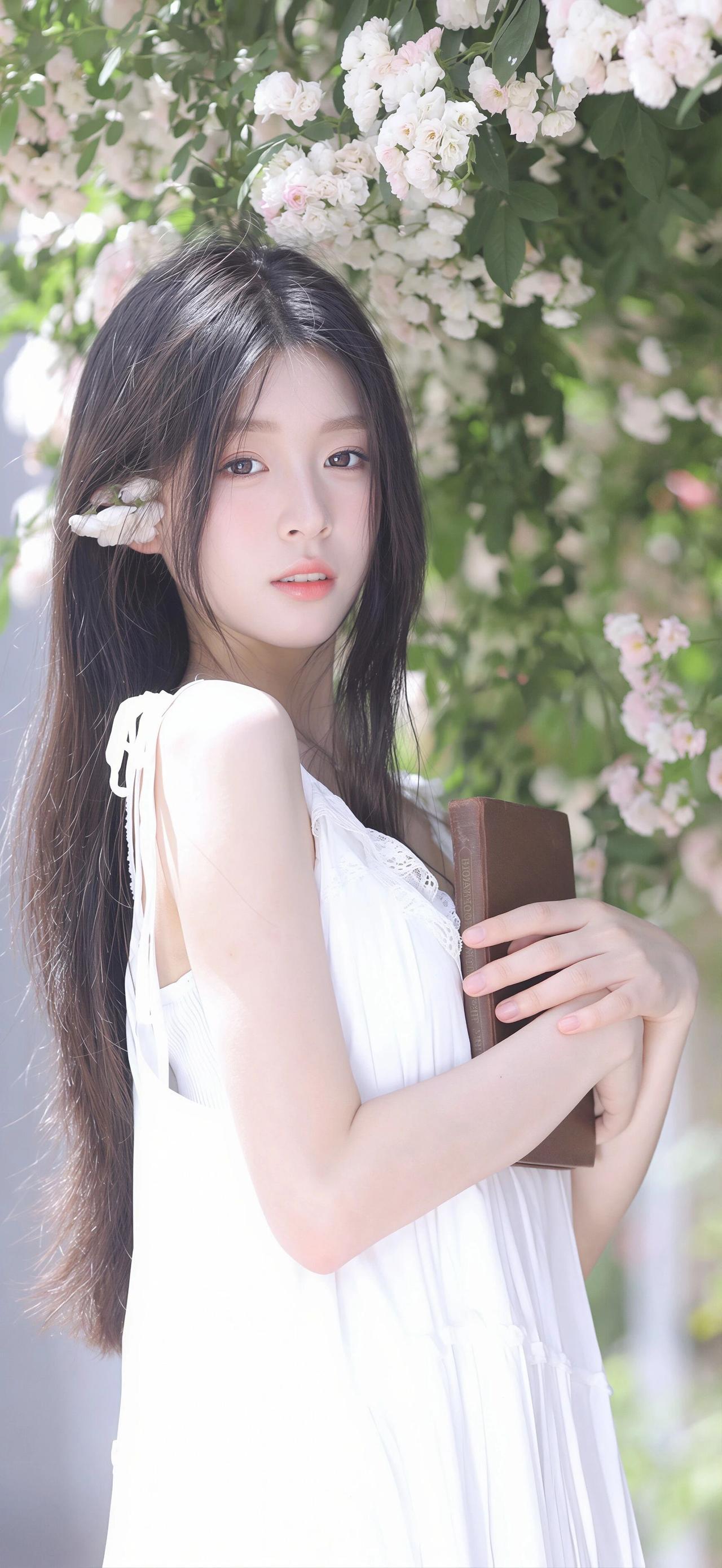 你认为最有气质的美女是谁有的美女生的气质，她就站在那里，和一群女孩一起，但你就感
