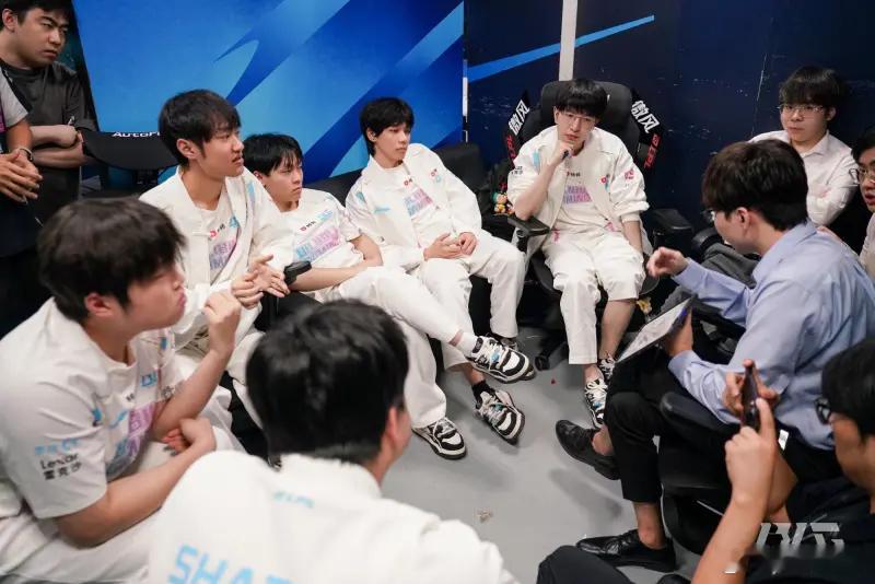 LPL第三赛段登峰组第二轮，IG、TES和AL互有胜负，其中AL2-0IG，