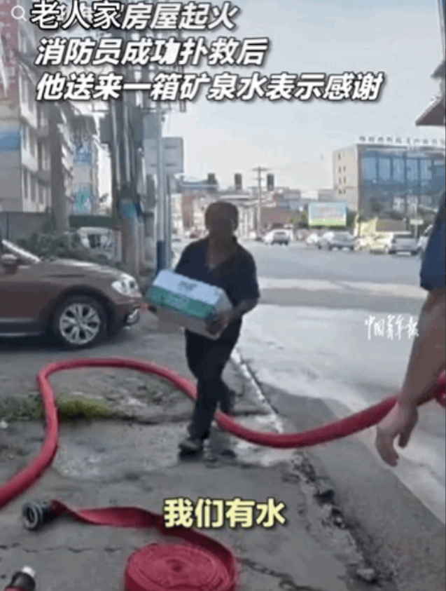 麻绳专挑细处断！近日，湖南邵阳一户人家，六旬丈夫外出收废品，只留患病的妻儿在家，