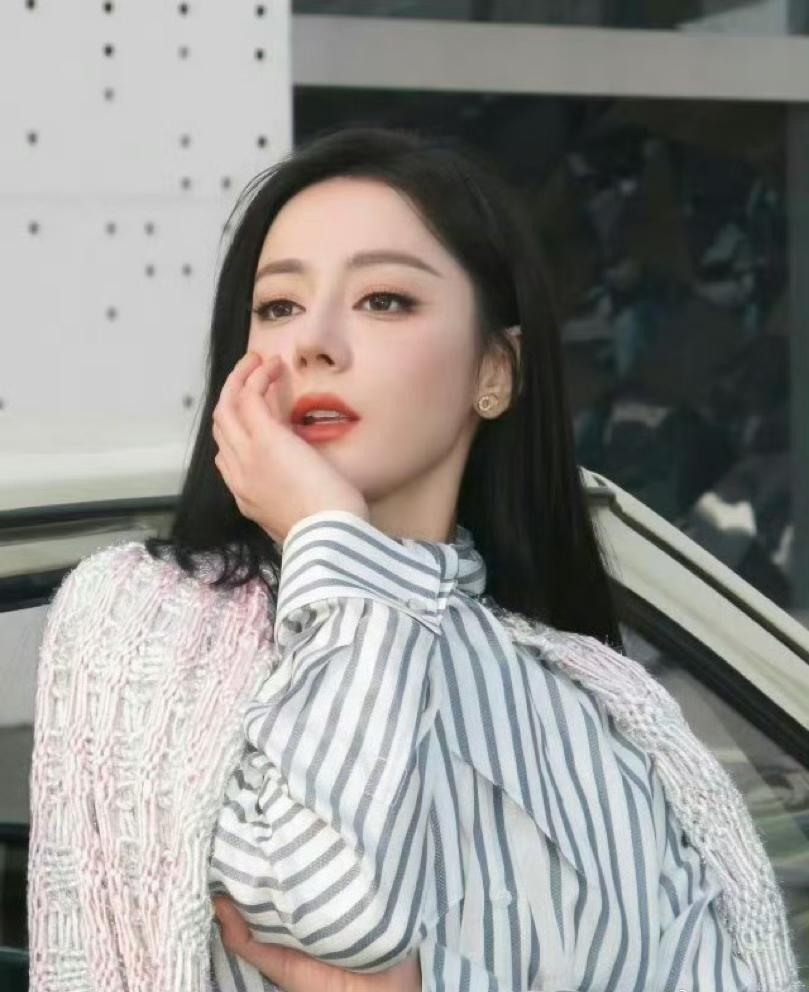 迪丽热巴居然滞留在迪拜！粉丝都在骂公司失责！完全是“天灾”级别的意外，属于不