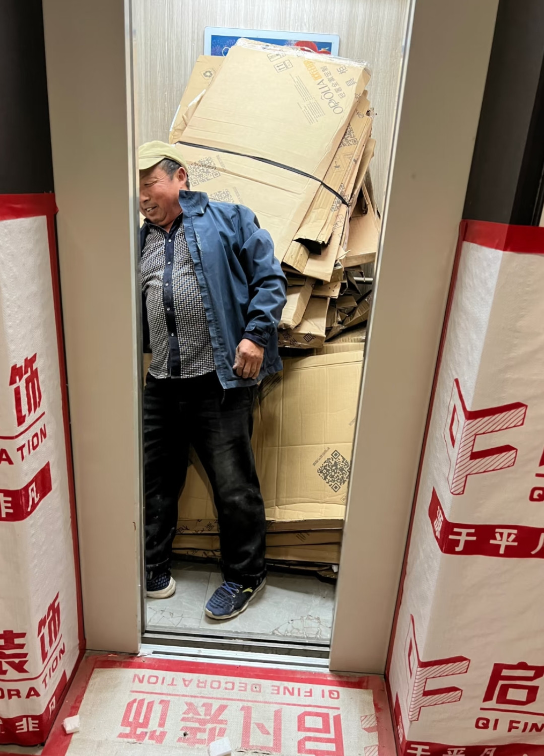 看到收废品大爷脸上的笑，我知道我还是嫩