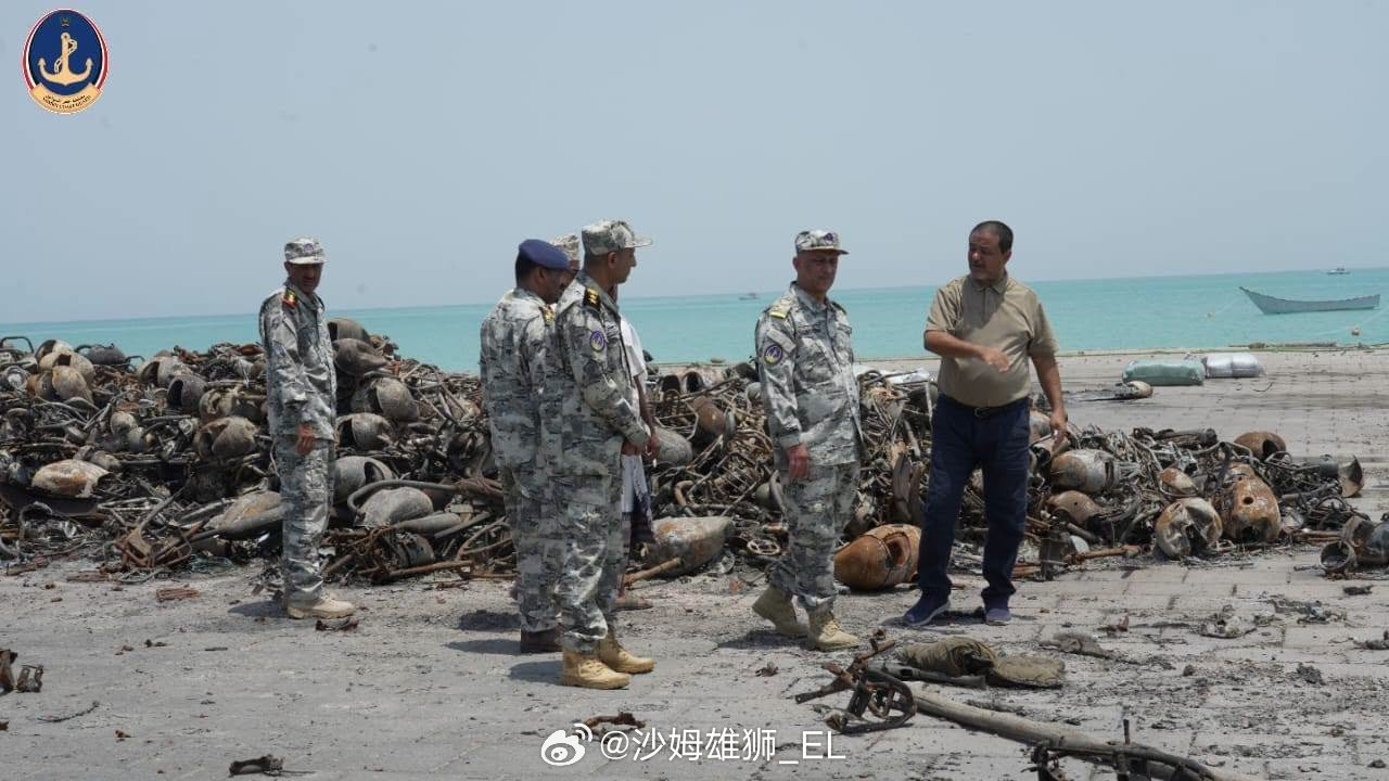 塔里克·萨利赫手下的也门海岸警卫队司令叶海德·卡迈利少将视察了前段时间摩卡港的海岸警卫队基地遭到胡塞