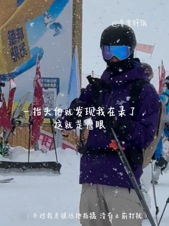 王一博去阿勒泰滑雪怎么认出王一博咱就说王一博去阿勒泰滑雪，各位是怎么认出王一