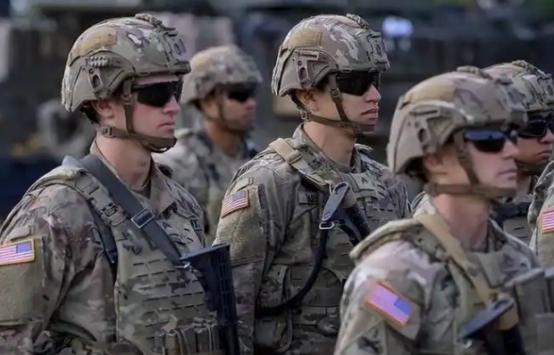 美军没有政委，却能把军队管得服服帖帖，这事儿听起来有点神奇。其实奥秘不在人身上，