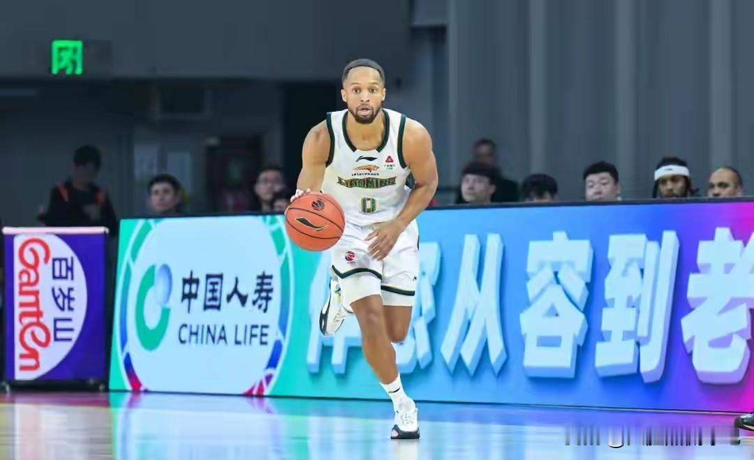 一口气裁掉俩外援，辽宁这是要干啥？今天辽宁官宣，已经跟外援奥利弗跟布朗解除合约