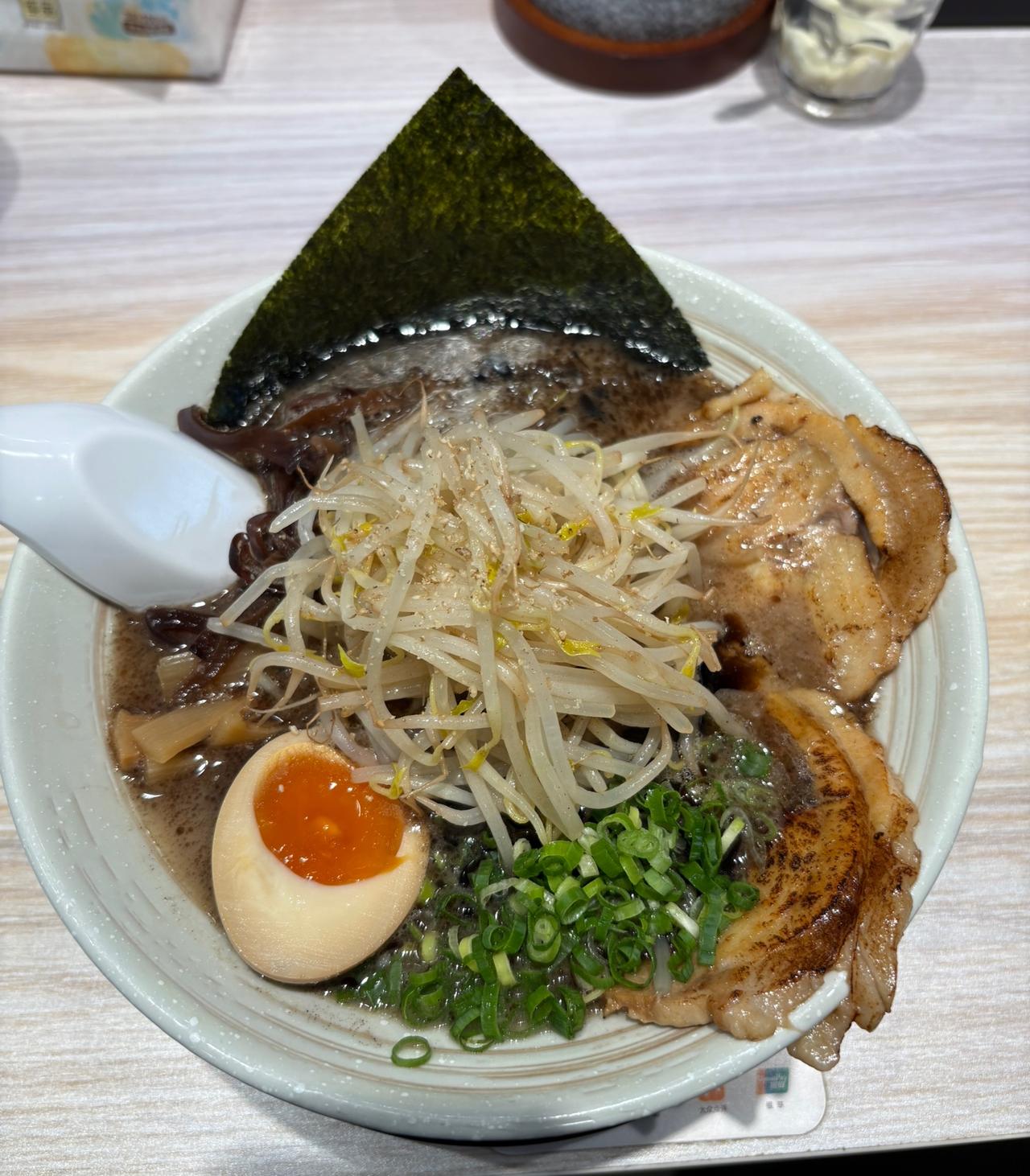 朋友和人合伙开了一家面馆，马上要开张了，关于面条的定价，两个人意见不合。朋友